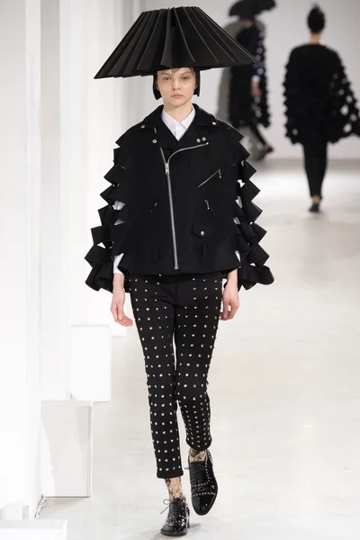 Look 18